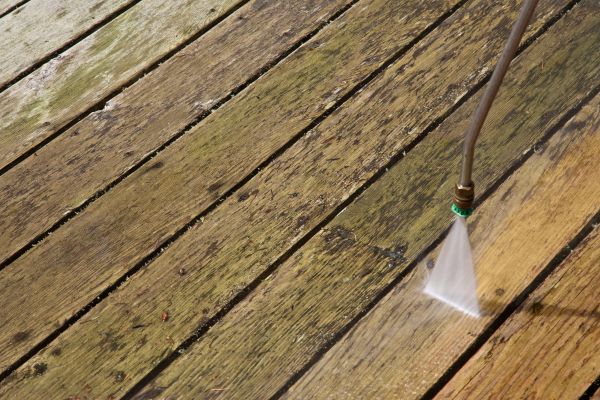 Cost of Deck Mold Removal in Redmond